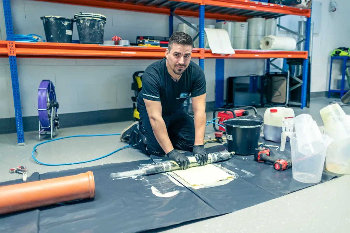 Schlauchliner-Vorbereitung in der Werkstatt der HR Rohrreinigung/Sanierung